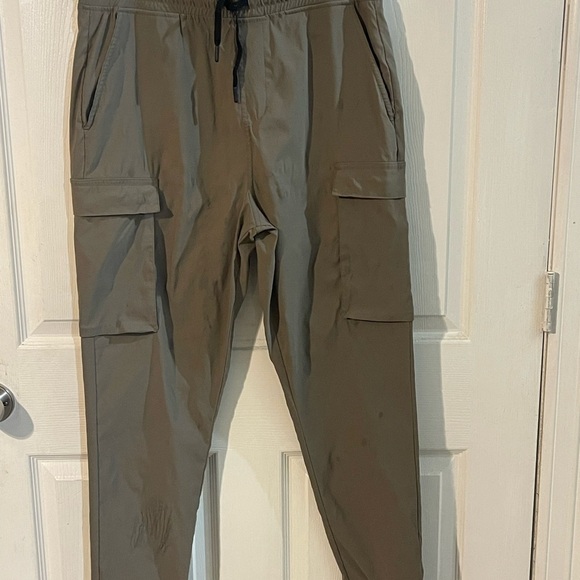 Kenneth Cole Men's Khaki Cargo Pants - Picture 1 of 11